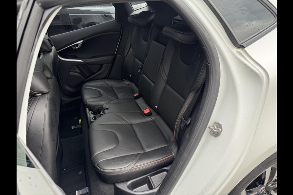 Volvo V40 Cross Country 1.5 T3 Polar+ Luxury | Camera | DAB | Navigatie | Stoelverwarming | Lichtmetalen Velgen | Volvo V40 Cross Country 1.5 T3 Polar+ Luxury | Camera | DAB | Navigatie | Stoelverwarming | Lichtmetalen Velgen |