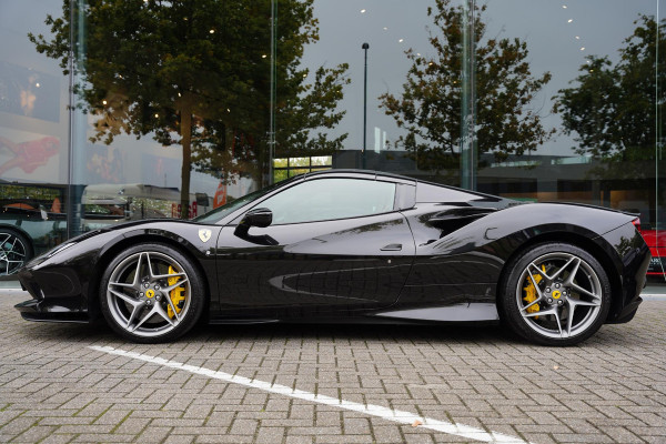 Ferrari F8 Spider 3.9 V8 HELE Cuoio Interior 18 D.Km Ferrari F8 Spider 3.9 V8 HELE Cuoio Interior 18 D.Km