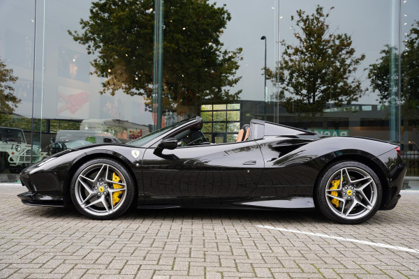 Ferrari F8 Spider 3.9 V8 HELE Cuoio Interior 18 D.Km Ferrari F8 Spider 3.9 V8 HELE Cuoio Interior 18 D.Km