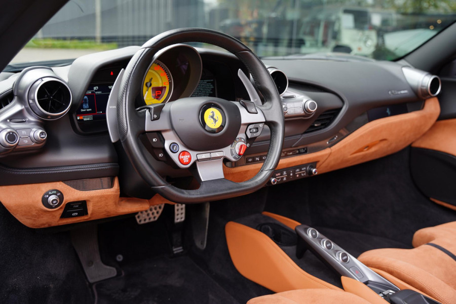 Ferrari F8 Spider 3.9 V8 HELE Cuoio Interior 18 D.Km Ferrari F8 Spider 3.9 V8 HELE Cuoio Interior 18 D.Km