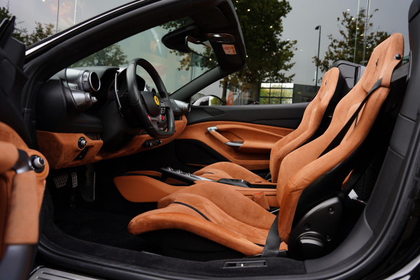 Ferrari F8 Spider 3.9 V8 HELE Cuoio Interior 18 D.Km Ferrari F8 Spider 3.9 V8 HELE Cuoio Interior 18 D.Km