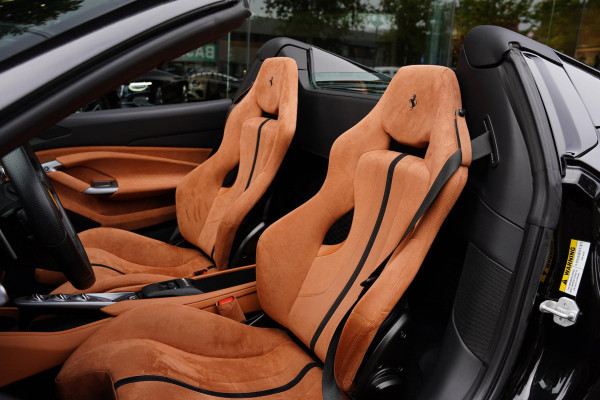 Ferrari F8 Spider 3.9 V8 HELE Cuoio Interior 18 D.Km Ferrari F8 Spider 3.9 V8 HELE Cuoio Interior 18 D.Km