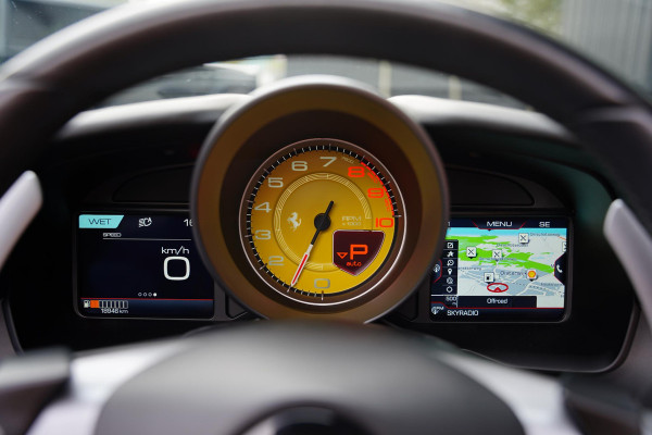 Ferrari F8 Spider 3.9 V8 HELE Cuoio Interior 18 D.Km Ferrari F8 Spider 3.9 V8 HELE Cuoio Interior 18 D.Km