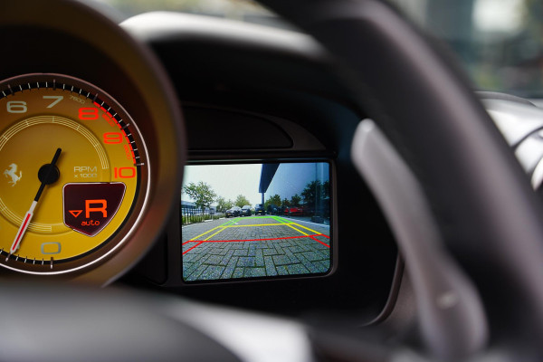 Ferrari F8 Spider 3.9 V8 HELE Cuoio Interior 18 D.Km Ferrari F8 Spider 3.9 V8 HELE Cuoio Interior 18 D.Km