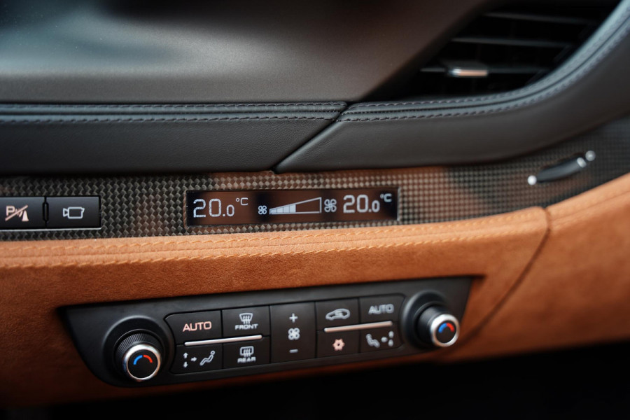 Ferrari F8 Spider 3.9 V8 HELE Cuoio Interior 18 D.Km Ferrari F8 Spider 3.9 V8 HELE Cuoio Interior 18 D.Km