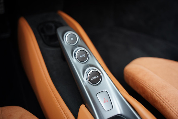 Ferrari F8 Spider 3.9 V8 HELE Cuoio Interior 18 D.Km Ferrari F8 Spider 3.9 V8 HELE Cuoio Interior 18 D.Km