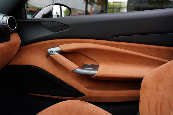 Ferrari F8 Spider 3.9 V8 HELE Cuoio Interior 18 D.Km Ferrari F8 Spider 3.9 V8 HELE Cuoio Interior 18 D.Km