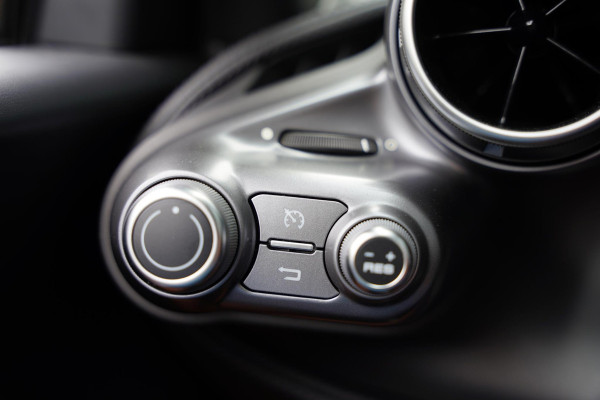 Ferrari F8 Spider 3.9 V8 HELE Cuoio Interior 18 D.Km Ferrari F8 Spider 3.9 V8 HELE Cuoio Interior 18 D.Km