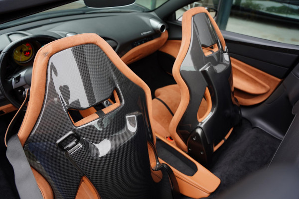 Ferrari F8 Spider 3.9 V8 HELE Cuoio Interior 18 D.Km Ferrari F8 Spider 3.9 V8 HELE Cuoio Interior 18 D.Km