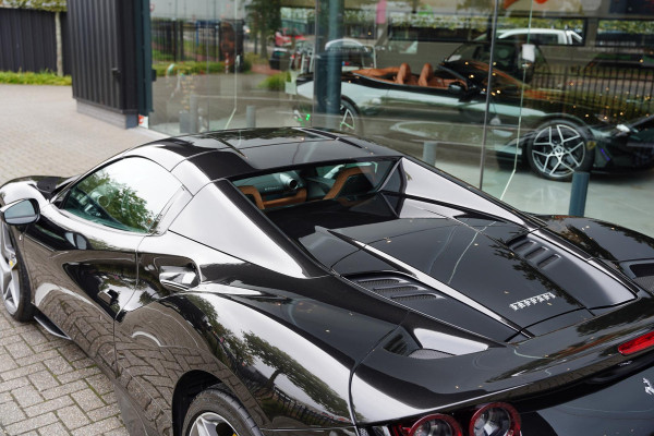 Ferrari F8 Spider 3.9 V8 HELE Cuoio Interior 18 D.Km Ferrari F8 Spider 3.9 V8 HELE Cuoio Interior 18 D.Km