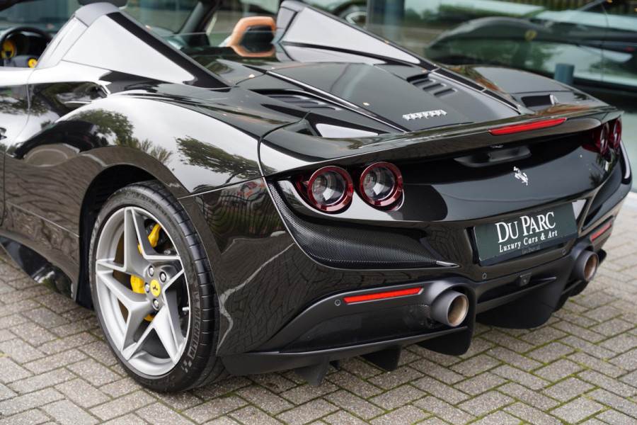 Ferrari F8 Spider 3.9 V8 HELE Cuoio Interior 18 D.Km Ferrari F8 Spider 3.9 V8 HELE Cuoio Interior 18 D.Km
