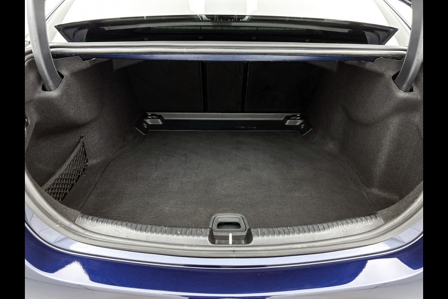 Mercedes-Benz C-Klasse 180 AMG Line Multispaaks lichtmetalen velgen 19 inch. Navigatie | parking support met camera achter | Inclusief 24 maanden MB Certified garantie voor Europa. Mercedes-Benz C-Klasse 180 AMG Line Multispaaks lichtmetalen velgen 19 inch. Navigatie | parking support met camera achter | Inclusief 24 maanden MB Certified garantie voor Europa.