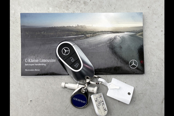 Mercedes-Benz C-Klasse 180 AMG Line Multispaaks lichtmetalen velgen 19 inch. Navigatie | parking support met camera achter | Inclusief 24 maanden MB Certified garantie voor Europa. Mercedes-Benz C-Klasse 180 AMG Line Multispaaks lichtmetalen velgen 19 inch. Navigatie | parking support met camera achter | Inclusief 24 maanden MB Certified garantie voor Europa.