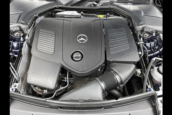 Mercedes-Benz C-Klasse 180 AMG Line Multispaaks lichtmetalen velgen 19 inch. Navigatie | parking support met camera achter | Inclusief 24 maanden MB Certified garantie voor Europa. Mercedes-Benz C-Klasse 180 AMG Line Multispaaks lichtmetalen velgen 19 inch. Navigatie | parking support met camera achter | Inclusief 24 maanden MB Certified garantie voor Europa.