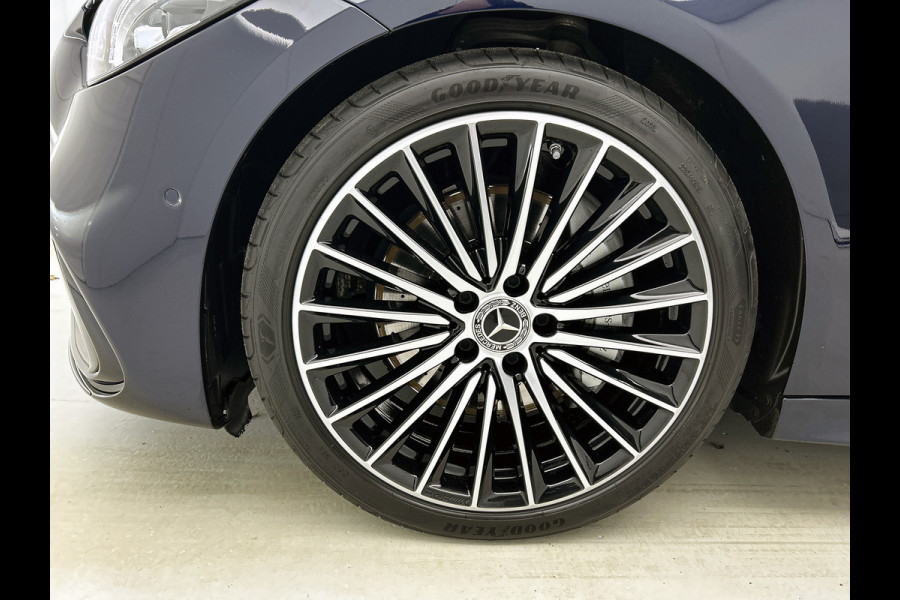 Mercedes-Benz C-Klasse 180 AMG Line Multispaaks lichtmetalen velgen 19 inch. Navigatie | parking support met camera achter | Inclusief 24 maanden MB Certified garantie voor Europa. Mercedes-Benz C-Klasse 180 AMG Line Multispaaks lichtmetalen velgen 19 inch. Navigatie | parking support met camera achter | Inclusief 24 maanden MB Certified garantie voor Europa.