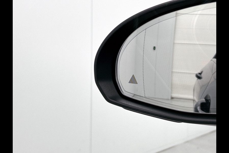 Mercedes-Benz C-Klasse 180 AMG Line Multispaaks lichtmetalen velgen 19 inch. Navigatie | parking support met camera achter | Inclusief 24 maanden MB Certified garantie voor Europa. Mercedes-Benz C-Klasse 180 AMG Line Multispaaks lichtmetalen velgen 19 inch. Navigatie | parking support met camera achter | Inclusief 24 maanden MB Certified garantie voor Europa.