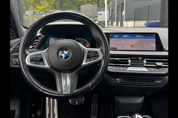 BMW 1-serie 118i M SPORT EXECUTIVE EDITION PANORAMADAK CARPLAY DAB+ ORIGINEEL NEDERLANDS LED