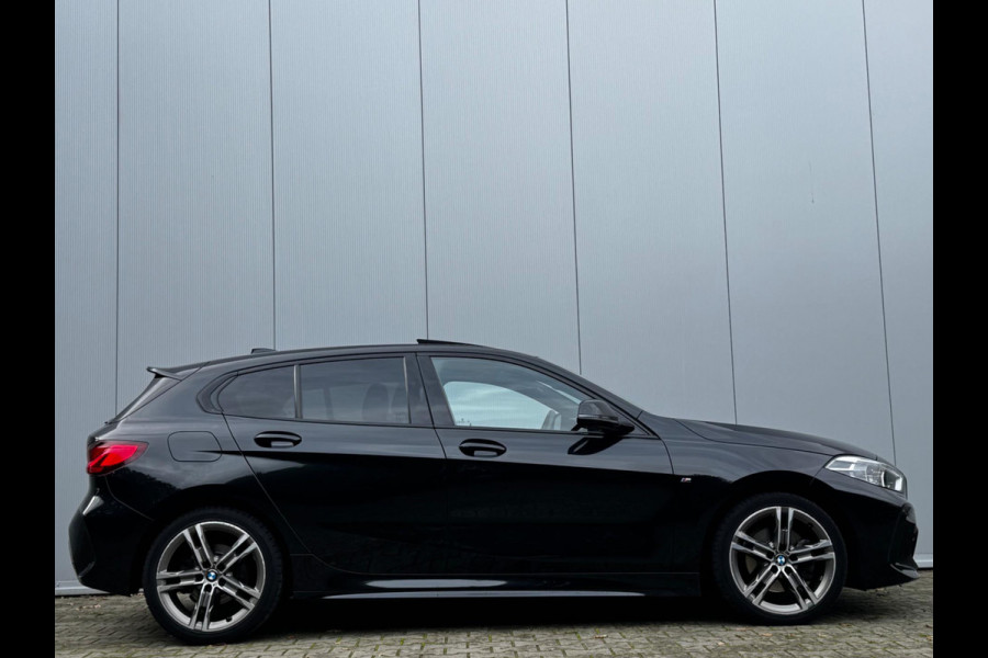 BMW 1-serie 118i M SPORT EXECUTIVE EDITION PANORAMADAK CARPLAY DAB+ ORIGINEEL NEDERLANDS LED