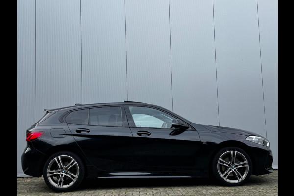 BMW 1-serie 118i M SPORT EXECUTIVE EDITION PANORAMADAK CARPLAY DAB+ ORIGINEEL NEDERLANDS LED