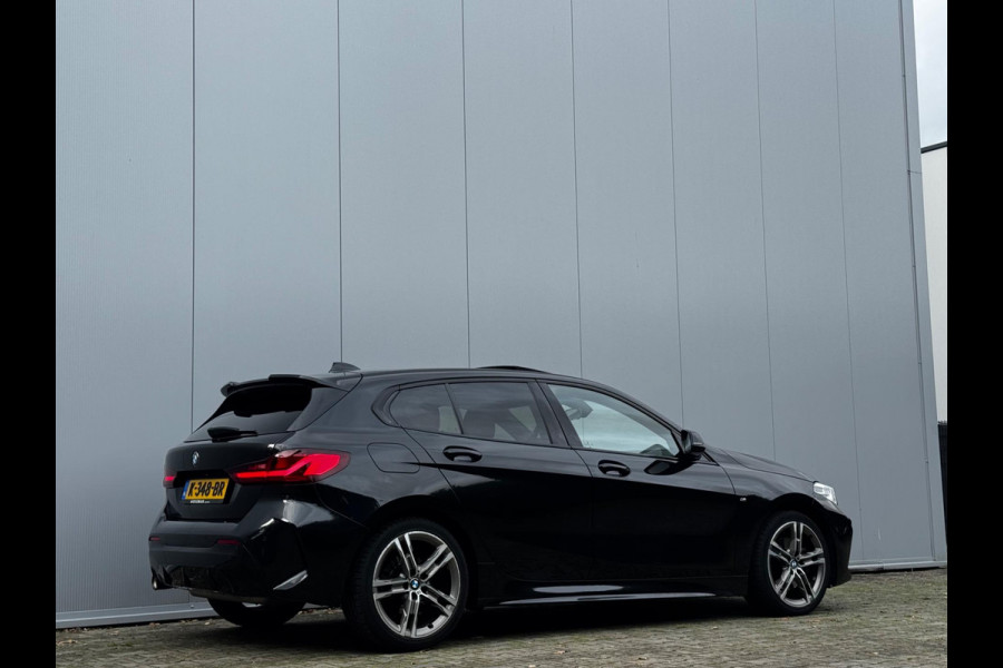 BMW 1-serie 118i M SPORT EXECUTIVE EDITION PANORAMADAK CARPLAY DAB+ ORIGINEEL NEDERLANDS LED