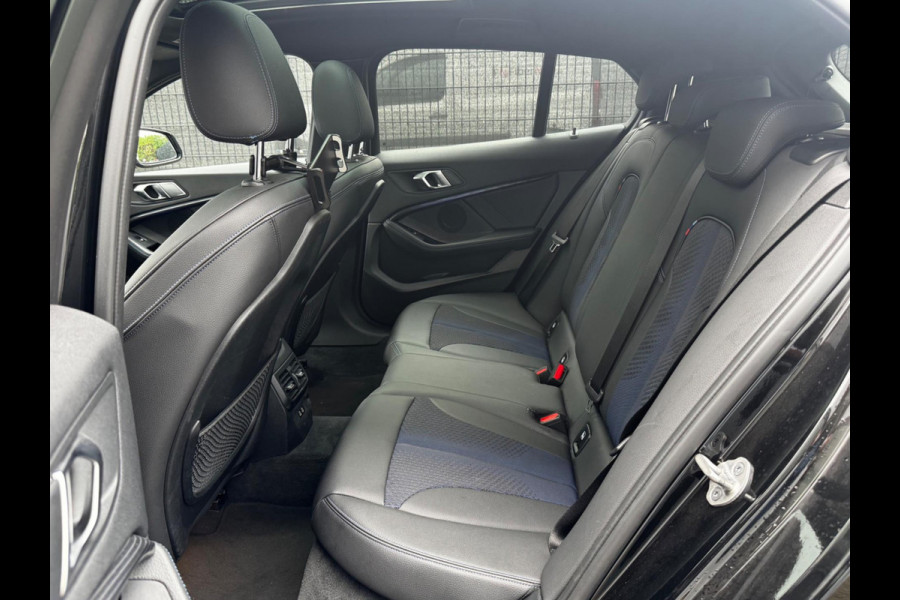 BMW 1-serie 118i M SPORT EXECUTIVE EDITION PANORAMADAK CARPLAY DAB+ ORIGINEEL NEDERLANDS LED