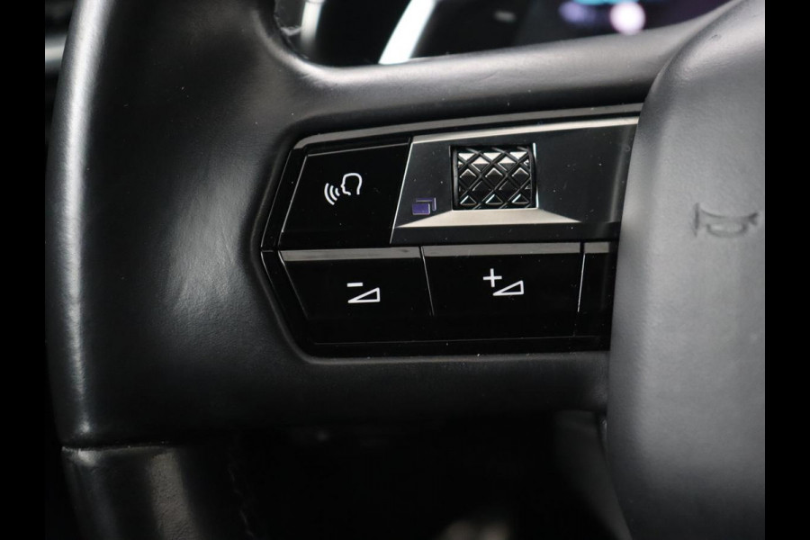 DS 7 Crossback E-Tense Rivoli | Panoramadak | Trekhaak | Leder | Stoelverwarming | Nachtzicht | Adaptive cruise | 360 Camera | Carplay | Sfeerverlichting | Navigatie | Keyless | 19'' | Memory DS 7 Crossback E-Tense Rivoli | Panoramadak | Trekhaak | Leder | Stoelverwarming | Nachtzicht | Adaptive cruise | 360 Camera | Carplay | Sfeerverlichting | Navigatie | Keyless | 19'' | Memory