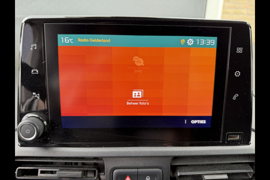 Citroën Berlingo 1.6 100PK EURO 6 BlueHDI Driver CarPlay/trekhaak/achteruitrijcamera Citroën Berlingo 1.6 100PK EURO 6 BlueHDI Driver CarPlay/trekhaak/achteruitrijcamera