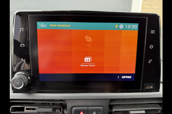 Citroën Berlingo 1.6 100PK EURO 6 BlueHDI Driver CarPlay/trekhaak/achteruitrijcamera Citroën Berlingo 1.6 100PK EURO 6 BlueHDI Driver CarPlay/trekhaak/achteruitrijcamera