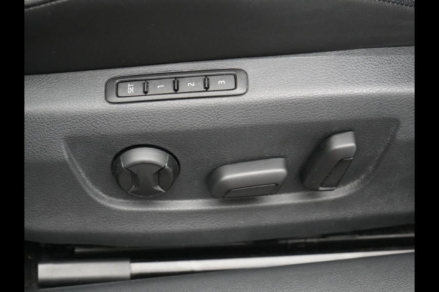 Škoda Superb Combi 1.4 TSI iV Sportline Business Plug In Hybrid 218pk Dealer O.H PHEV | Trekhaak Af Fabriek | Adaptive Cruise | Alcantara Sportstoelen Memory & Verwarmd | Canton Audio | Apple Carplay | Stuur Verwarmd | Keyless | Sfeerverlichting |  Navigatie | DAB | Škoda Superb Combi 1.4 TSI iV Sportline Business Plug In Hybrid 218pk Dealer O.H PHEV | Trekhaak Af Fabriek | Adaptive Cruise | Alcantara Sportstoelen Memory & Verwarmd | Canton Audio | Apple Carplay | Stuur Verwarmd | Keyless | Sfeerverlichting |  Navigatie | DAB |