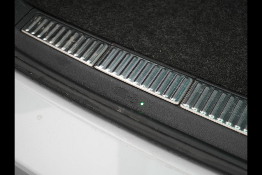 Škoda Superb Combi 1.4 TSI iV Sportline Business Plug In Hybrid 218pk Dealer O.H PHEV | Trekhaak Af Fabriek | Adaptive Cruise | Alcantara Sportstoelen Memory & Verwarmd | Canton Audio | Apple Carplay | Stuur Verwarmd | Keyless | Sfeerverlichting |  Navigatie | DAB | Škoda Superb Combi 1.4 TSI iV Sportline Business Plug In Hybrid 218pk Dealer O.H PHEV | Trekhaak Af Fabriek | Adaptive Cruise | Alcantara Sportstoelen Memory & Verwarmd | Canton Audio | Apple Carplay | Stuur Verwarmd | Keyless | Sfeerverlichting |  Navigatie | DAB |