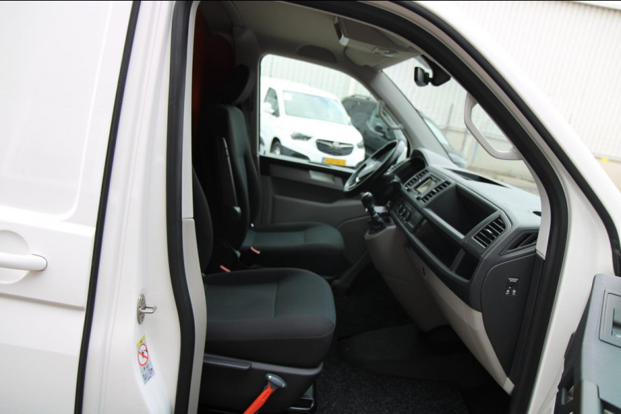 Volkswagen Transporter 2.0 TDI 114PK L1H1 Highline / Multi stuur / PDC 2x / Klep / Cruise Volkswagen Transporter 2.0 TDI 114PK L1H1 Highline / Multi stuur / PDC 2x / Klep / Cruise