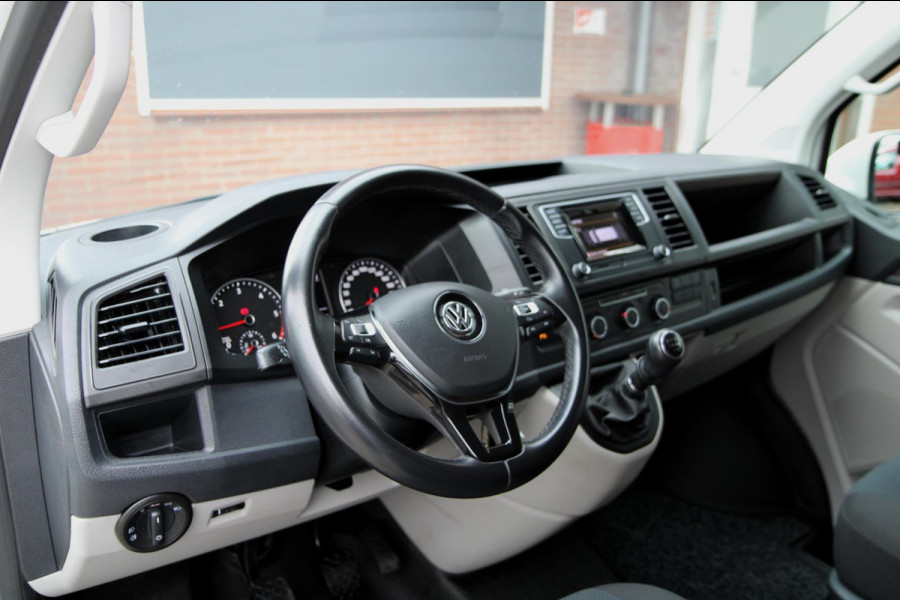 Volkswagen Transporter 2.0 TDI 114PK L1H1 Highline / Multi stuur / PDC 2x / Klep / Cruise Volkswagen Transporter 2.0 TDI 114PK L1H1 Highline / Multi stuur / PDC 2x / Klep / Cruise