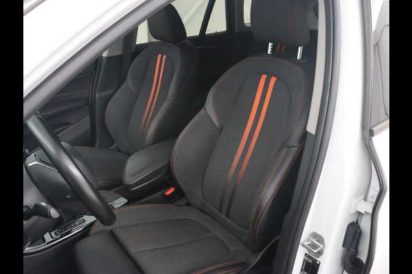 BMW X1 xDrive25e Sport Line | Stoelverwarming | Camera | Full LED | Sportstoelen | Keyless | Navigatie | Climate control | Parkeerhulp | Cruise control | DAB | Bluetooth BMW X1 xDrive25e Sport Line | Stoelverwarming | Camera | Full LED | Sportstoelen | Keyless | Navigatie | Climate control | Parkeerhulp | Cruise control | DAB | Bluetooth