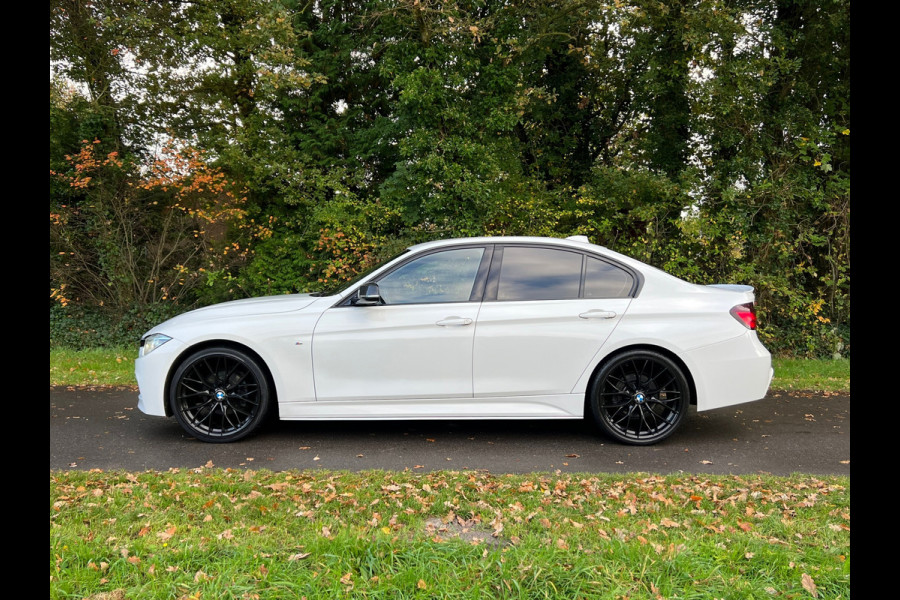 BMW 3 Serie 318i | M-Sport | Carbon | Sportlstoelen| Navi | Cruise | Clima BMW 3 Serie 318i | M-Sport | Carbon | Sportlstoelen| Navi | Cruise | Clima