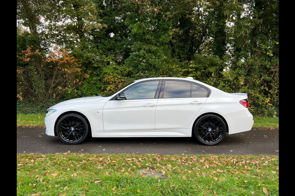 BMW 3 Serie 318i | M-Sport | Carbon | Sportlstoelen| Navi | Cruise | Clima BMW 3 Serie 318i | M-Sport | Carbon | Sportlstoelen| Navi | Cruise | Clima