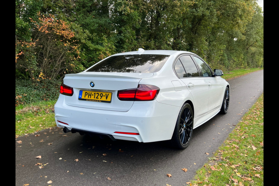 BMW 3 Serie 318i | M-Sport | Carbon | Sportlstoelen| Navi | Cruise | Clima BMW 3 Serie 318i | M-Sport | Carbon | Sportlstoelen| Navi | Cruise | Clima