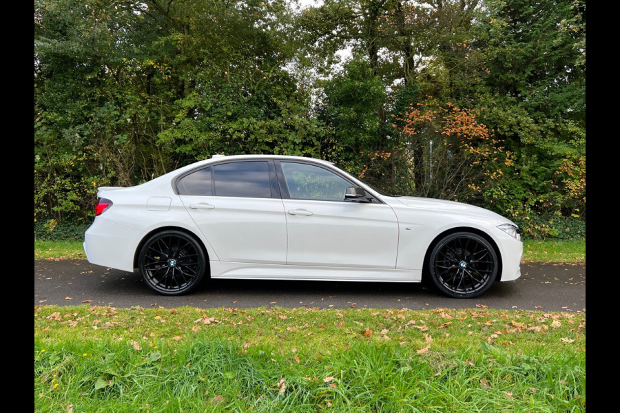 BMW 3 Serie 318i | M-Sport | Carbon | Sportlstoelen| Navi | Cruise | Clima BMW 3 Serie 318i | M-Sport | Carbon | Sportlstoelen| Navi | Cruise | Clima
