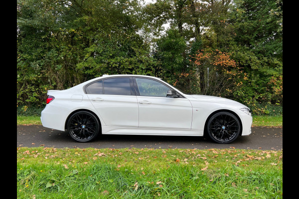 BMW 3 Serie 318i | M-Sport | Carbon | Sportlstoelen| Navi | Cruise | Clima BMW 3 Serie 318i | M-Sport | Carbon | Sportlstoelen| Navi | Cruise | Clima