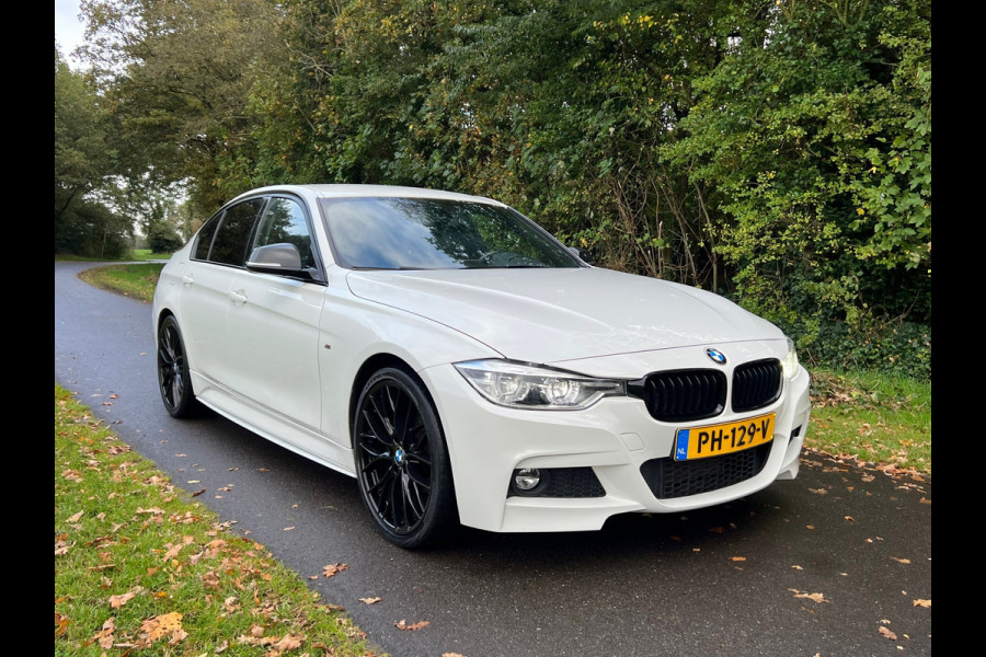 BMW 3 Serie 318i | M-Sport | Carbon | Sportlstoelen| Navi | Cruise | Clima BMW 3 Serie 318i | M-Sport | Carbon | Sportlstoelen| Navi | Cruise | Clima