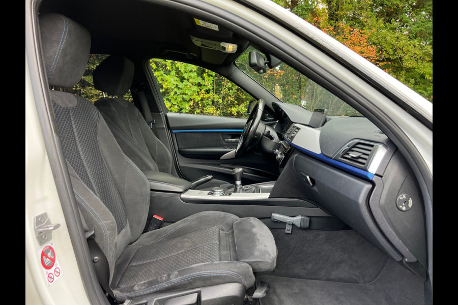 BMW 3 Serie 318i | M-Sport | Carbon | Sportlstoelen| Navi | Cruise | Clima BMW 3 Serie 318i | M-Sport | Carbon | Sportlstoelen| Navi | Cruise | Clima