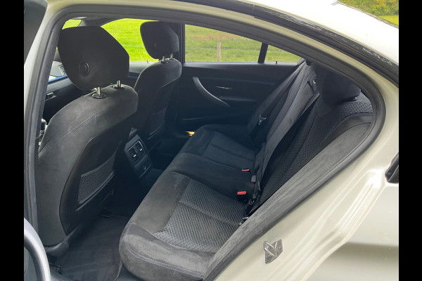 BMW 3 Serie 318i | M-Sport | Carbon | Sportlstoelen| Navi | Cruise | Clima BMW 3 Serie 318i | M-Sport | Carbon | Sportlstoelen| Navi | Cruise | Clima