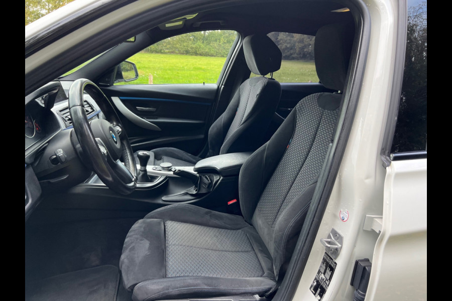 BMW 3 Serie 318i | M-Sport | Carbon | Sportlstoelen| Navi | Cruise | Clima BMW 3 Serie 318i | M-Sport | Carbon | Sportlstoelen| Navi | Cruise | Clima