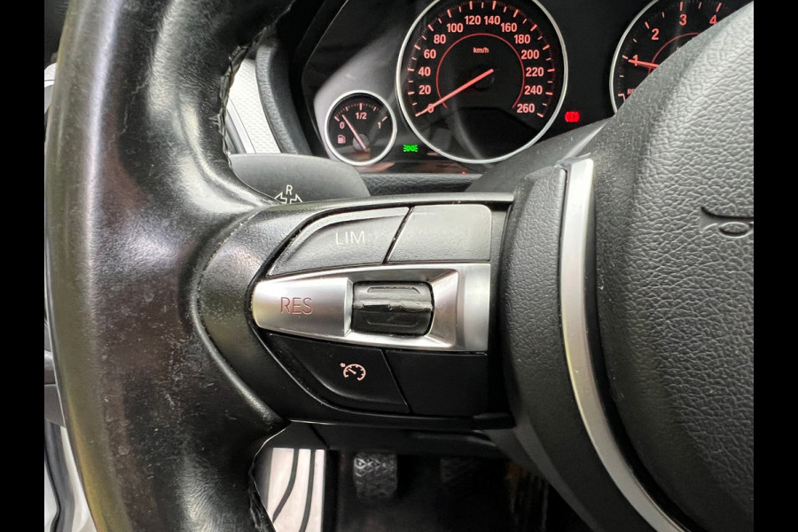 BMW 3 Serie 318i | M-Sport | Carbon | Sportlstoelen| Navi | Cruise | Clima BMW 3 Serie 318i | M-Sport | Carbon | Sportlstoelen| Navi | Cruise | Clima