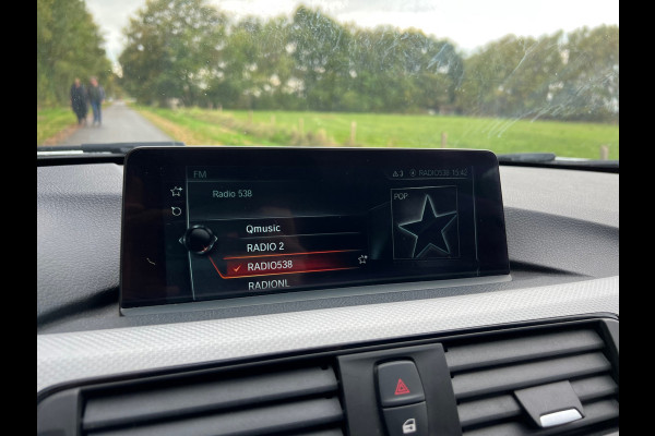 BMW 3 Serie 318i | M-Sport | Carbon | Sportlstoelen| Navi | Cruise | Clima BMW 3 Serie 318i | M-Sport | Carbon | Sportlstoelen| Navi | Cruise | Clima