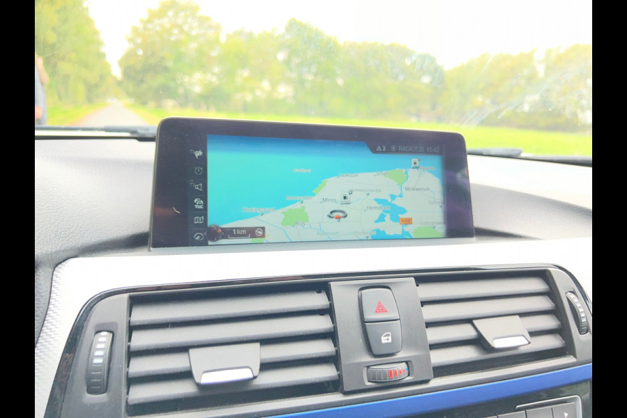 BMW 3 Serie 318i | M-Sport | Carbon | Sportlstoelen| Navi | Cruise | Clima BMW 3 Serie 318i | M-Sport | Carbon | Sportlstoelen| Navi | Cruise | Clima