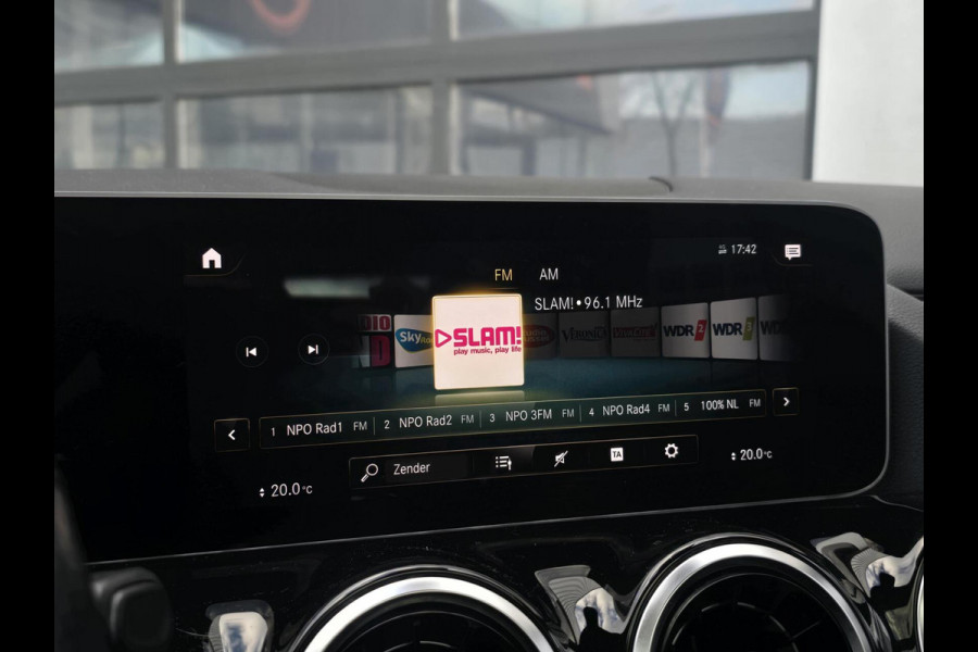 Mercedes-Benz B-Klasse 180 Premium Plus|AMG|PANO