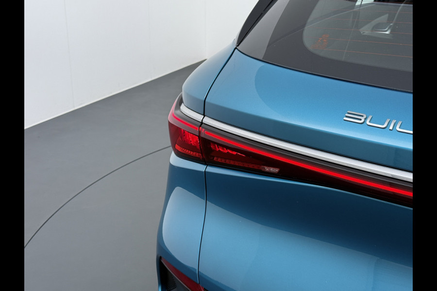BYD ATTO 3 60kWh Design SOH 96% Panoramadak Leder+Elektr.Verst. Warmtepomp Adaptieve Cruise 360°Camera Apple Carplay Android Auto Elektr.Ac Verkeersbord detectie WiFi DAB Led Rijstrooksensor Keyless Smartphone Entry Fabrieksgarantie tot 12-12-2030 /150.000km Garantie op de LFP Accu tot 12-12-2030/200.000km €44.000,- Nieuw!