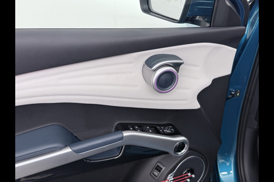 BYD ATTO 3 60kWh Design SOH 96% Panoramadak Leder+Elektr.Verst. Warmtepomp Adaptieve Cruise 360°Camera Apple Carplay Android Auto Elektr.Ac Verkeersbord detectie WiFi DAB Led Rijstrooksensor Keyless Smartphone Entry Fabrieksgarantie tot 12-12-2030 /150.000km Garantie op de LFP Accu tot 12-12-2030/200.000km €44.000,- Nieuw!