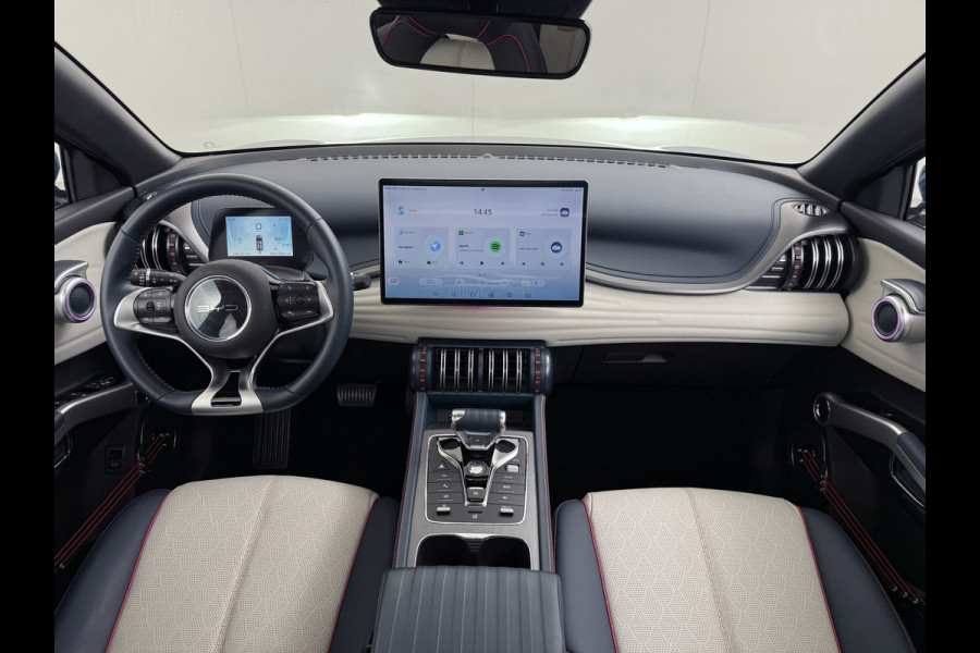 BYD ATTO 3 60kWh Design SOH 96% Panoramadak Leder+Elektr.Verst. Warmtepomp Adaptieve Cruise 360°Camera Apple Carplay Android Auto Elektr.Ac Verkeersbord detectie WiFi DAB Led Rijstrooksensor Keyless Smartphone Entry Fabrieksgarantie tot 12-12-2030 /150.000km Garantie op de LFP Accu tot 12-12-2030/200.000km €44.000,- Nieuw!