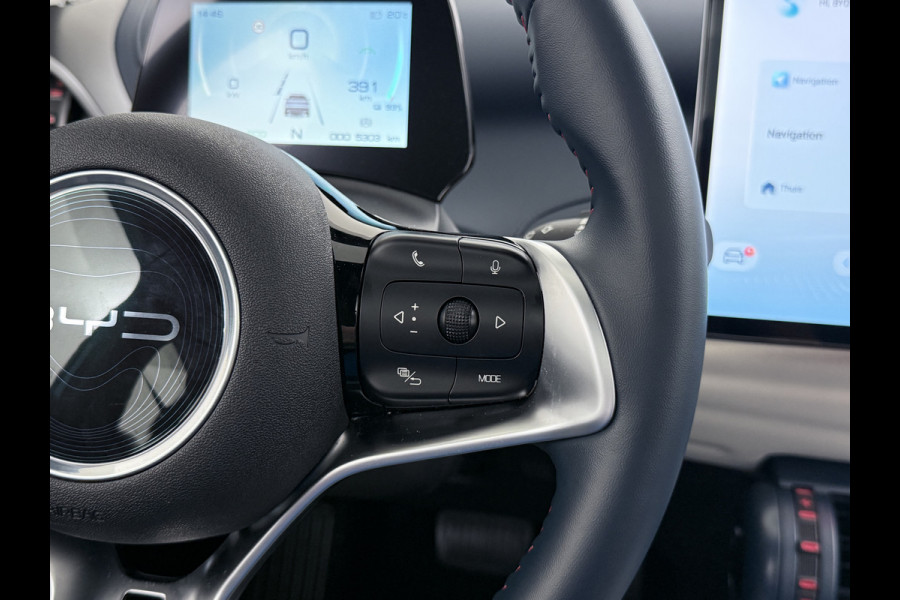 BYD ATTO 3 60kWh Design SOH 96% Panoramadak Leder+Elektr.Verst. Warmtepomp Adaptieve Cruise 360°Camera Apple Carplay Android Auto Elektr.Ac Verkeersbord detectie WiFi DAB Led Rijstrooksensor Keyless Smartphone Entry Fabrieksgarantie tot 12-12-2030 /150.000km Garantie op de LFP Accu tot 12-12-2030/200.000km €44.000,- Nieuw!